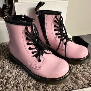 Dr. Marten’s 1460 Boots | Girl’s light pink